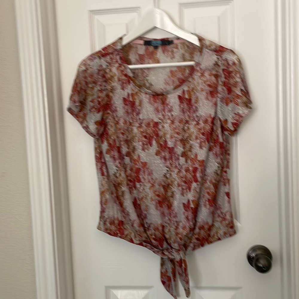 Shiny floral tie front Top - Picture 4 of 8